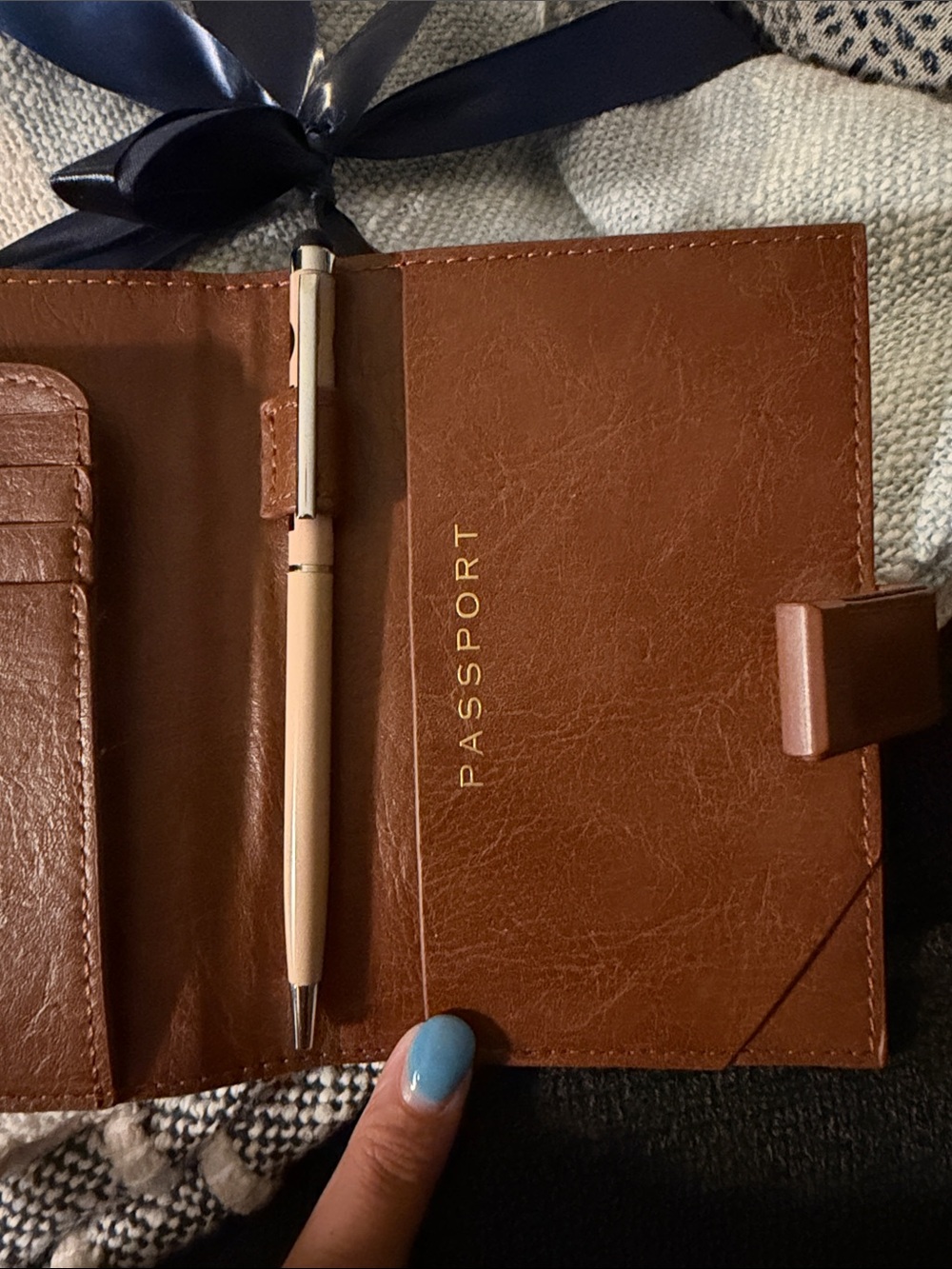 BEIS Tan Leather Passport Wallet with Pen Loop - Picture 3 of 8